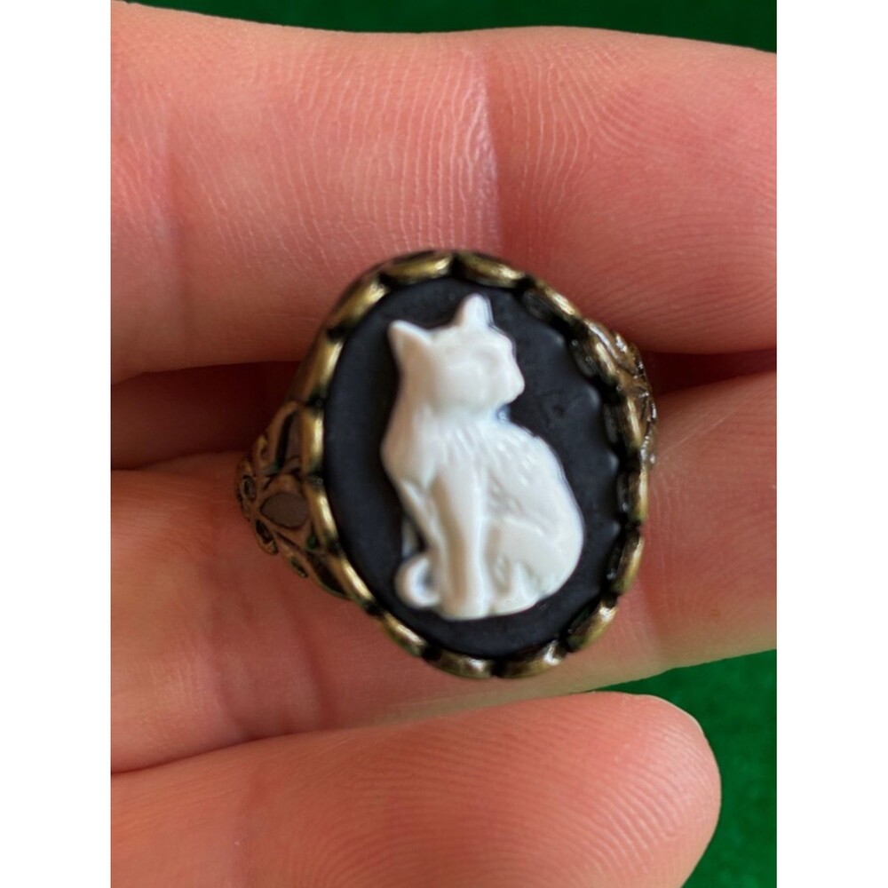 NEW Victorian Gothic Vintage-Style Cat Cameo Ring in antique goldtone size 8
